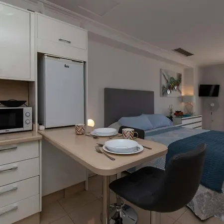 Club Atlantis 141 - 아데제